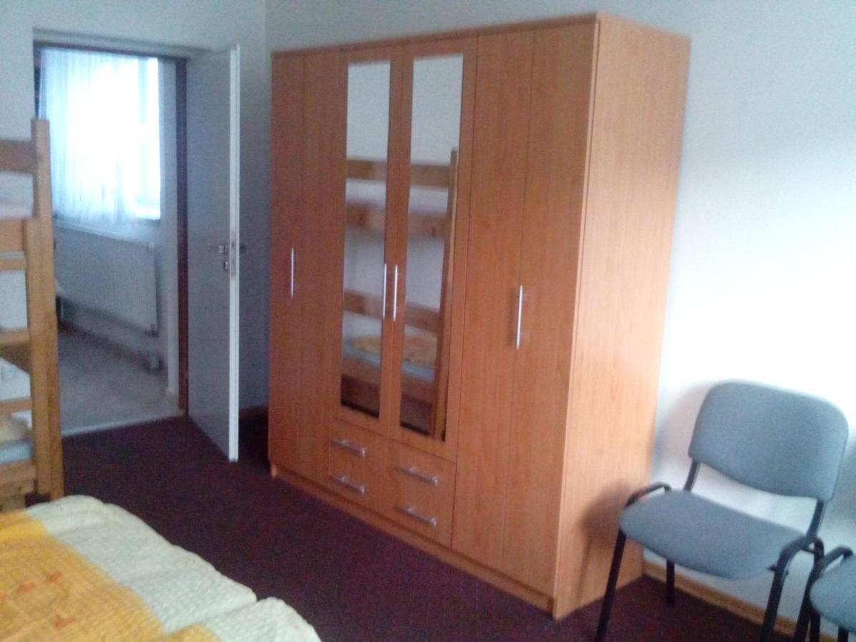 Ubytovani V Mladych Bukach Mlade Buky Room photo