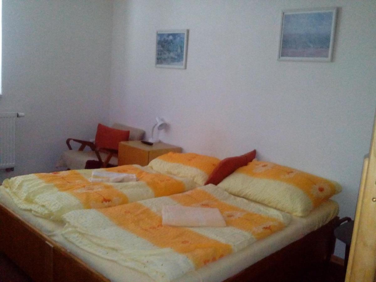 Ubytovani V Mladych Bukach Mlade Buky Room photo
